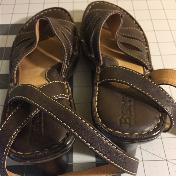 Brown born sandals born worn only once or twice - Picture 4 of 5